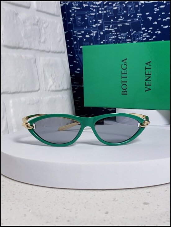 Bottega Veneta Green Cat Eye Gold Knot Sunnies main image 5